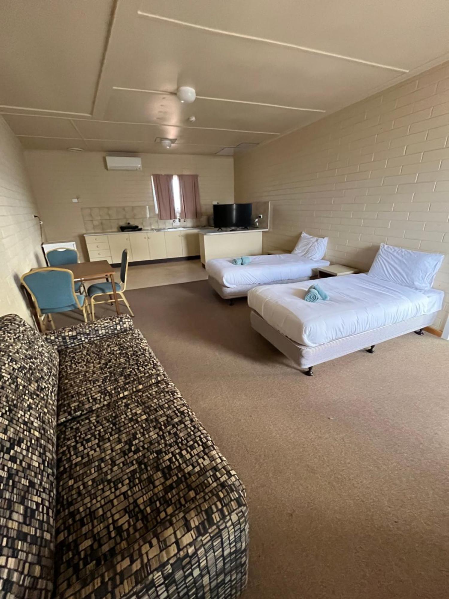 Opal Inn Hotel, Motel, Caravan Park Coober Pedy Zewnętrze zdjęcie